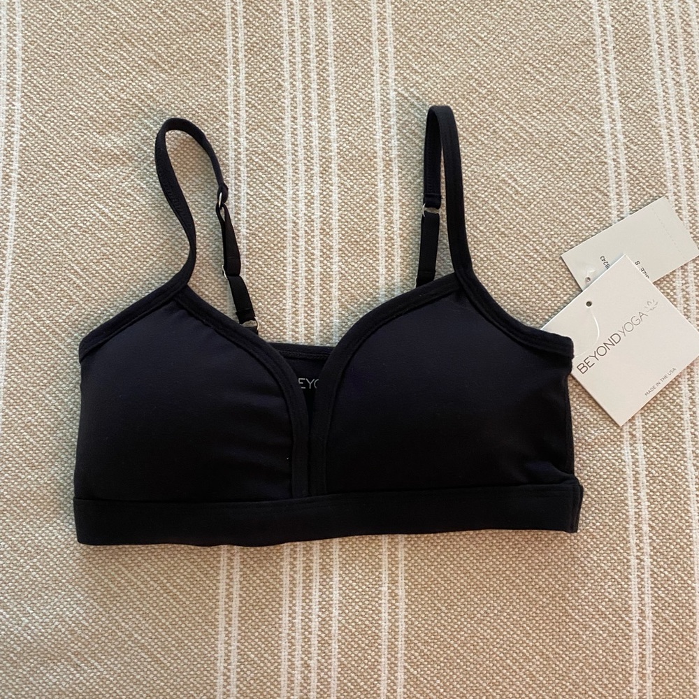NWT beyond yoga sports bra top